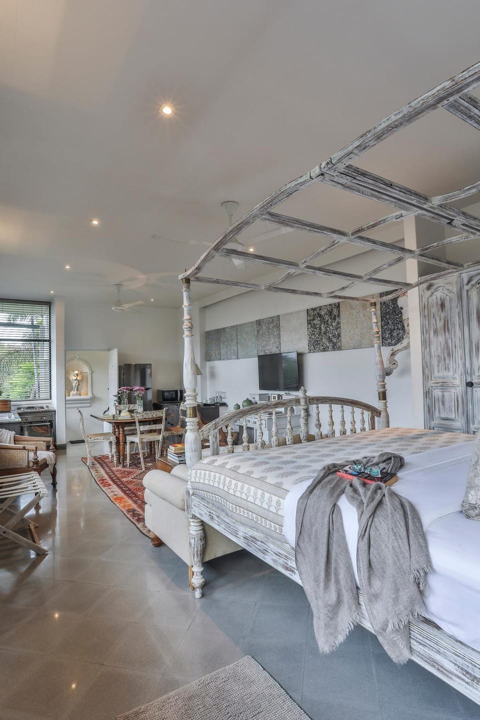 Photo of the whole room, Bedroom