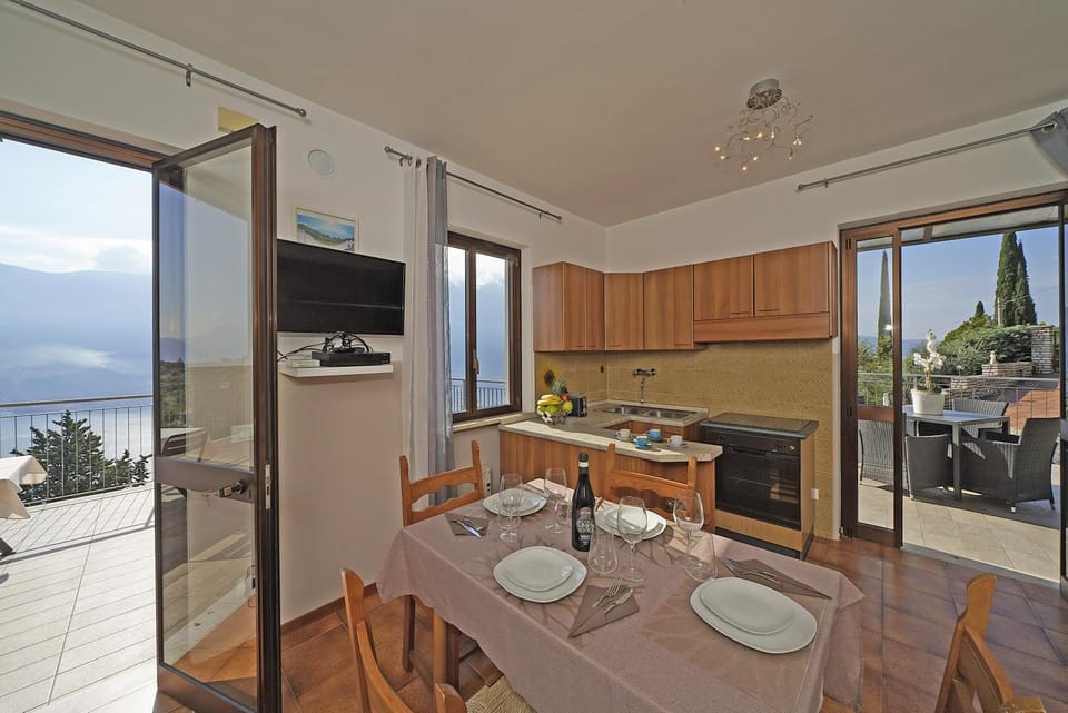 Property building, Kitchen or kitchenette, Living room