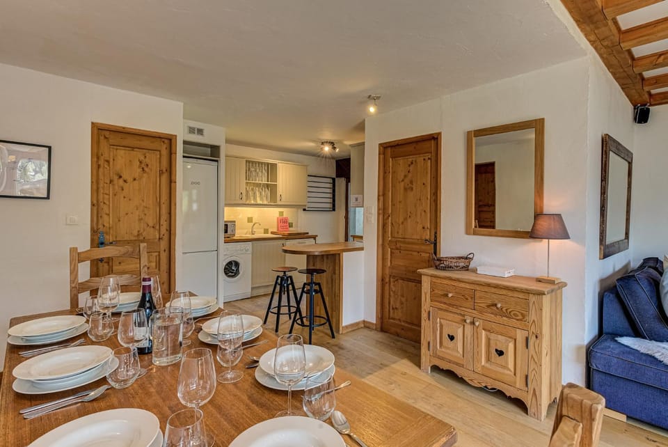 Kitchen or kitchenette, Living room, Seating area, Dining area, minibar, pet friendly