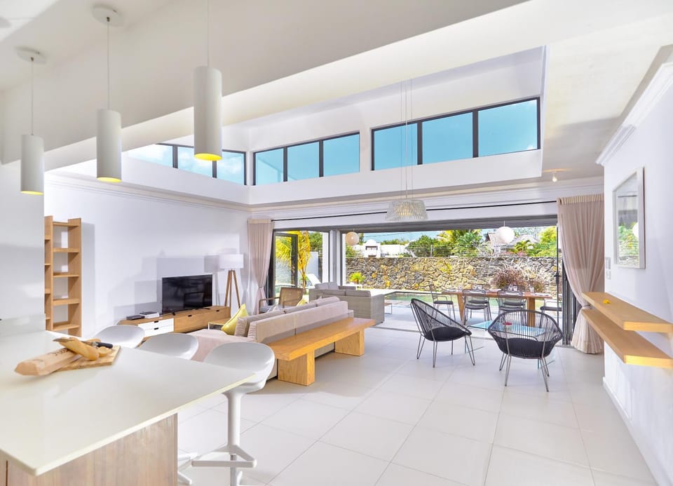 TV and multimedia, Living room, Seating area, Garden view, Pool view