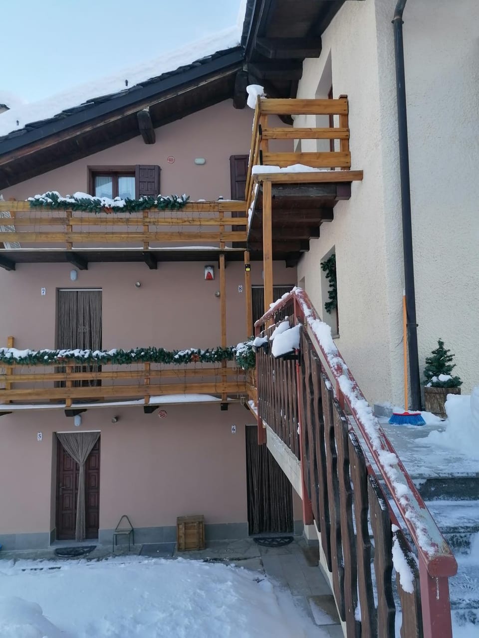 Property building, Facade/entrance, Winter, Balcony/Terrace