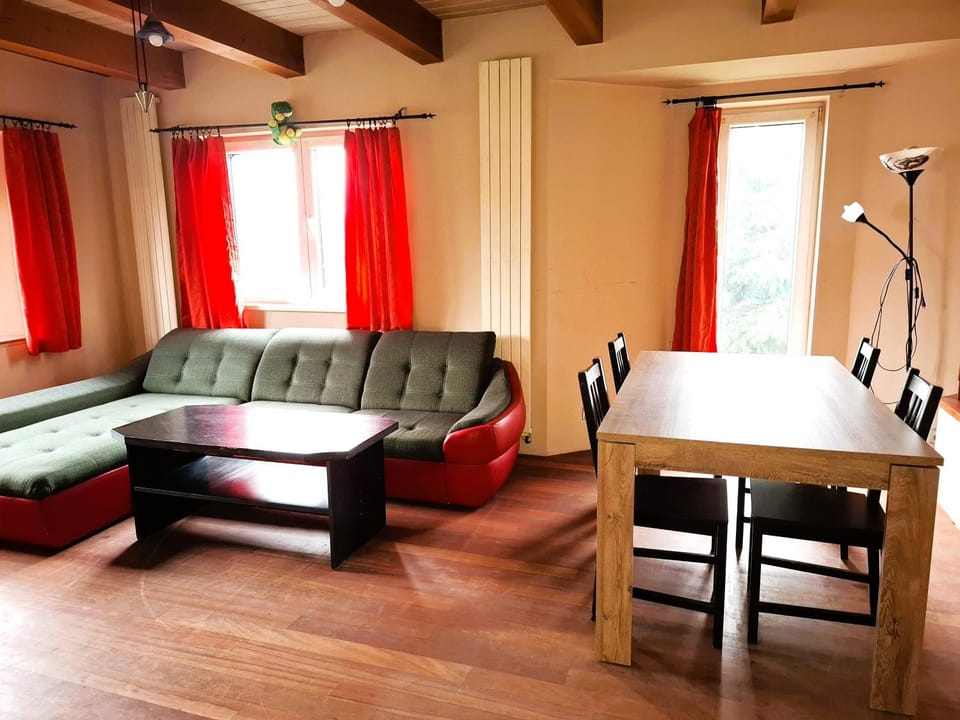 Chata u rybníka House in Czechia
