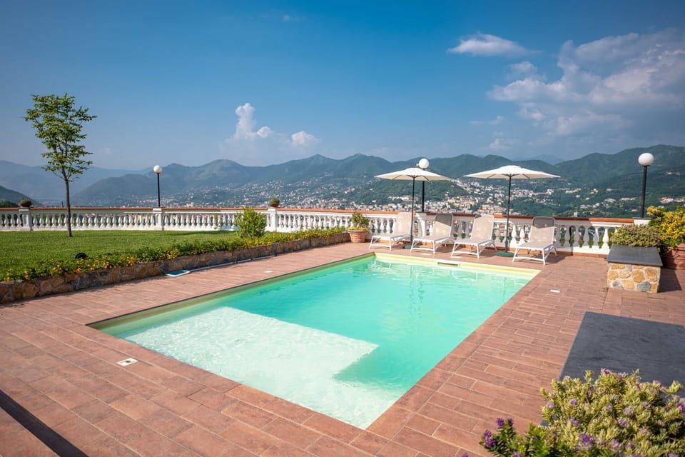Pool view, Swimming pool, sunbed
