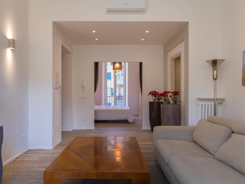 Bed, Living room, Photo of the whole room, Bedroom