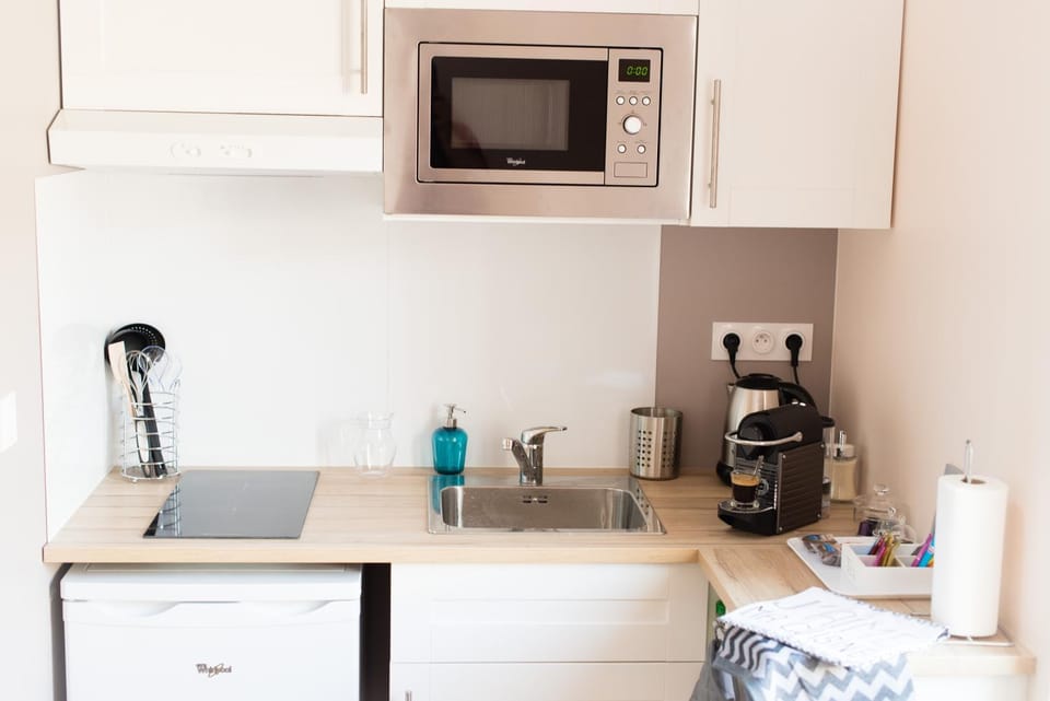 Kitchen or kitchenette