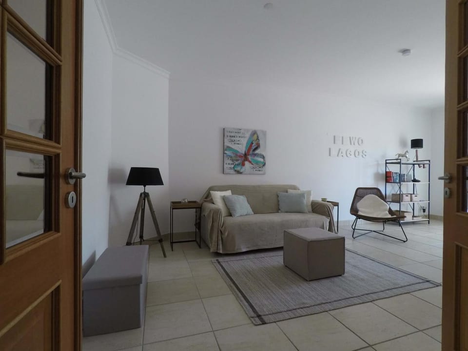 Living room, Photo of the whole room