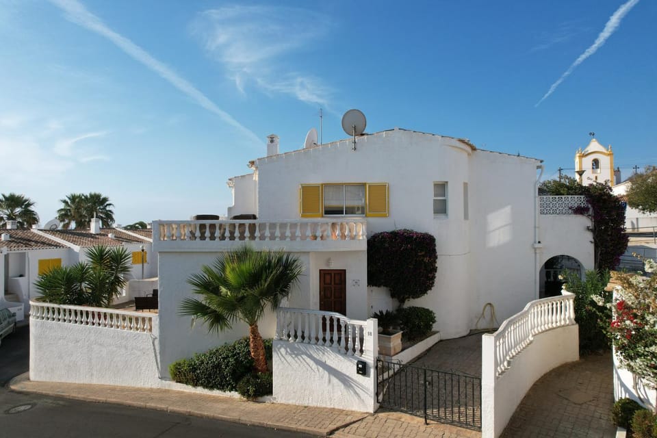 Property building, Facade/entrance, Location, Parking