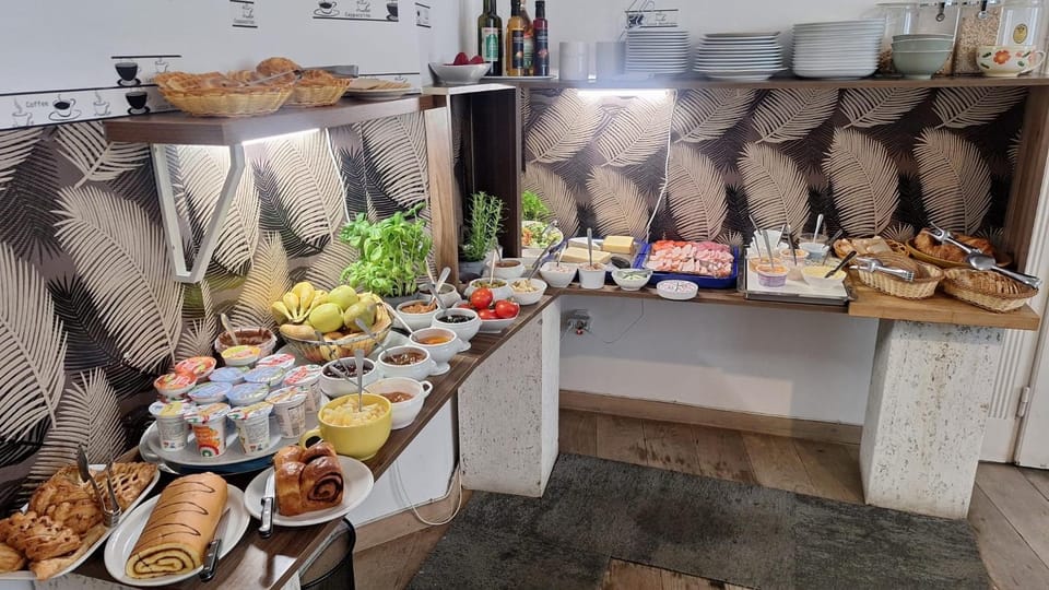 Food and drinks, Buffet breakfast