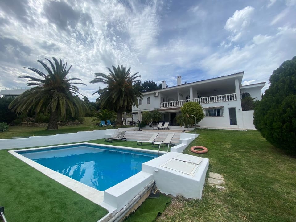 Garden, Garden view, Pool view, Swimming pool, sunbed