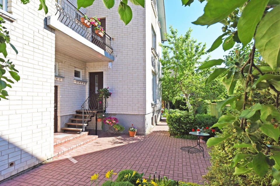 Property building, Patio, Facade/entrance