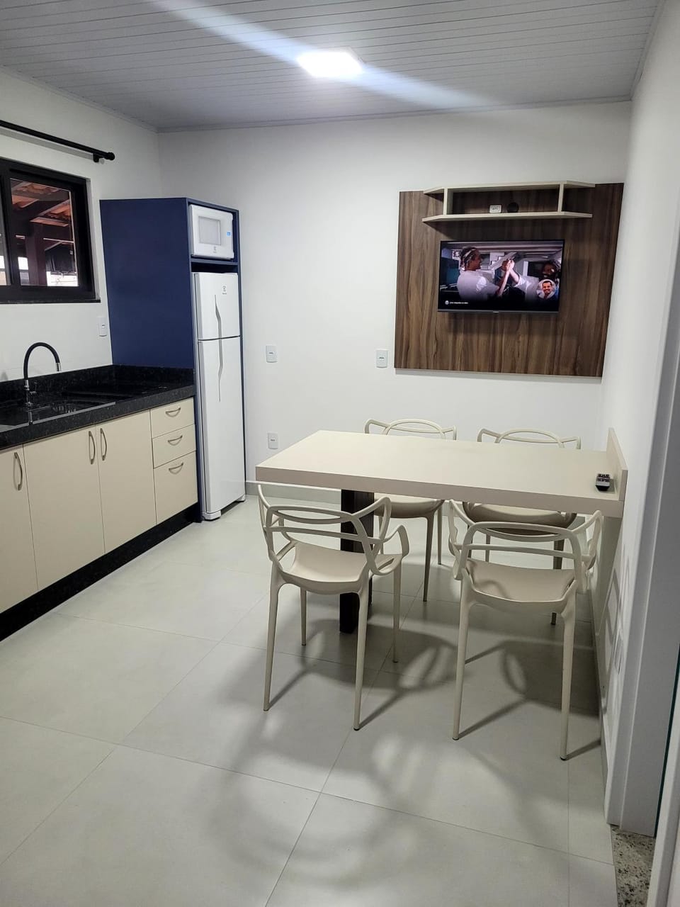 TV and multimedia, Kitchen or kitchenette, Dining area