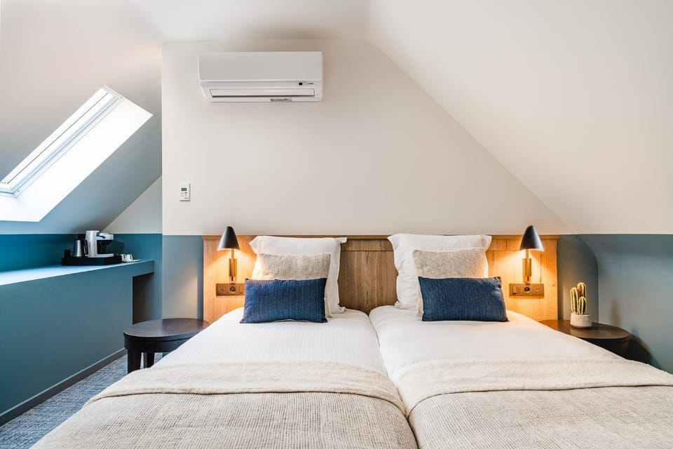 Bed, Bedroom, air conditioner