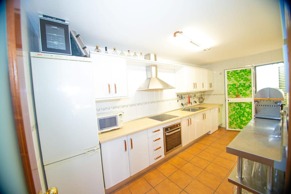 Kitchen or kitchenette, dishwasher, minibar, pet friendly, stove, toaster