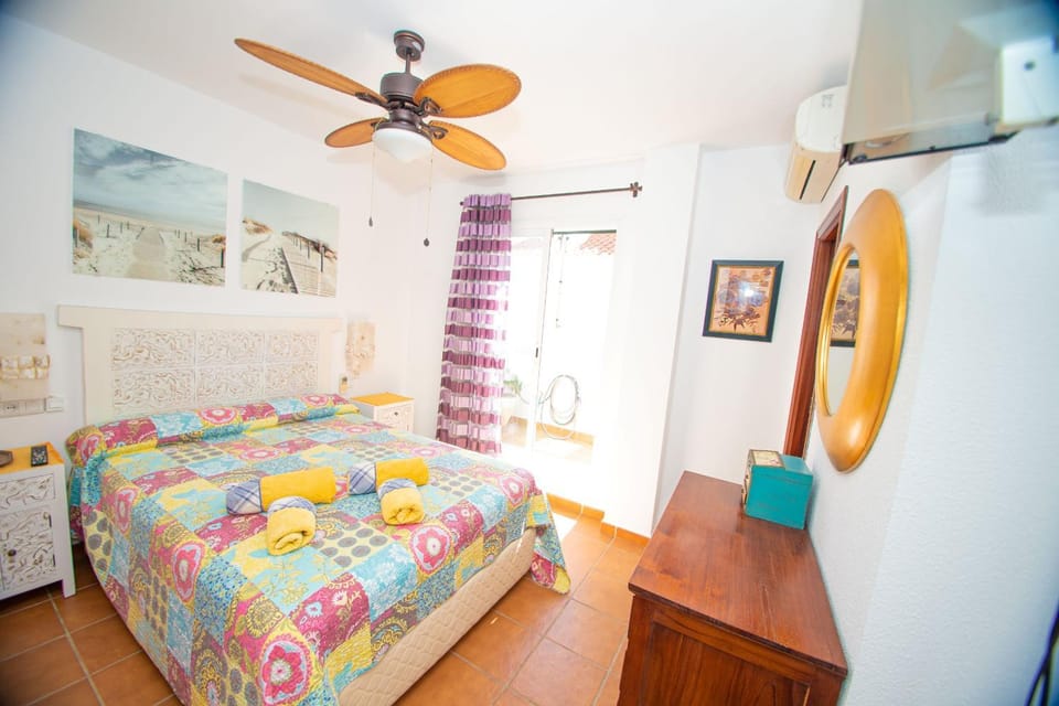 Bed, Photo of the whole room, Bedroom, fireplace