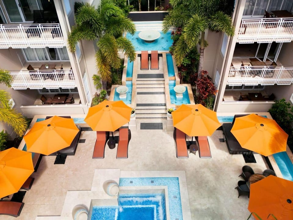 Pool view, Swimming pool, sunbed