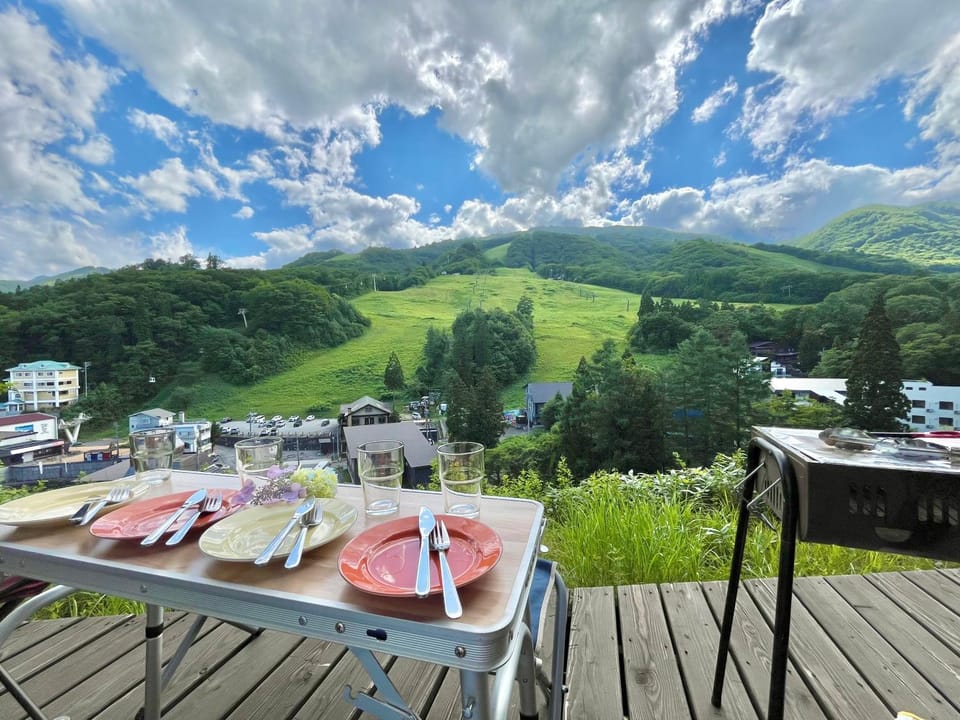 Spring, Day, Natural landscape, BBQ facilities, BBQ facilities, Mountain view