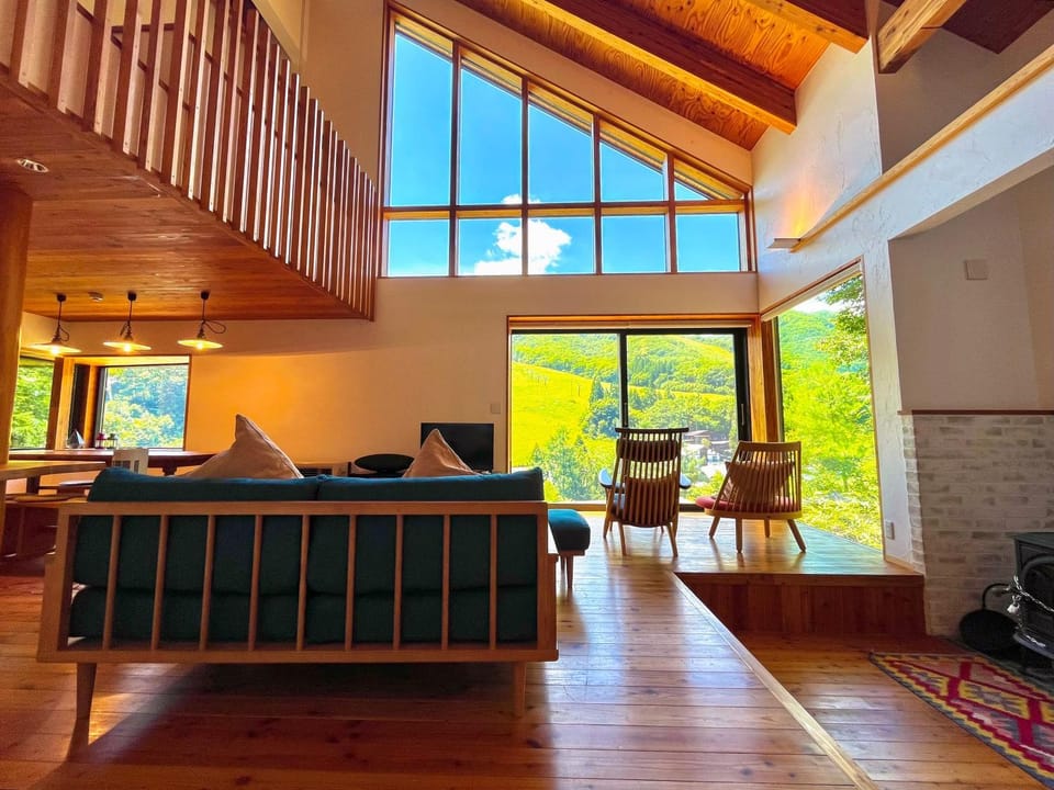 TV and multimedia, Living room, Seating area, Mountain view, Mountain view