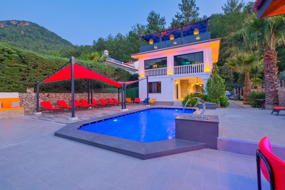 Property building, Natural landscape, Mountain view, Pool view, Swimming pool