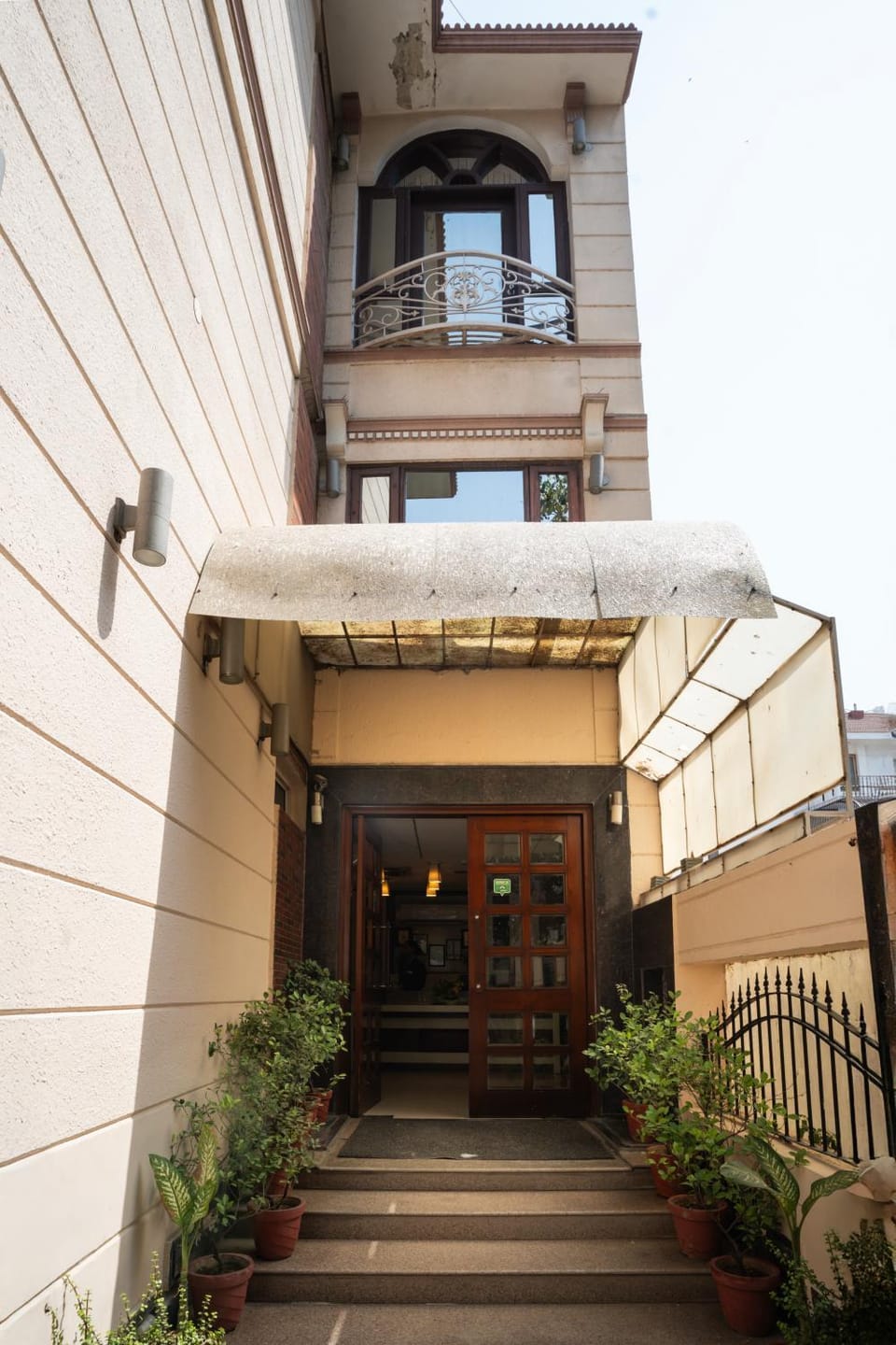 Facade/entrance
