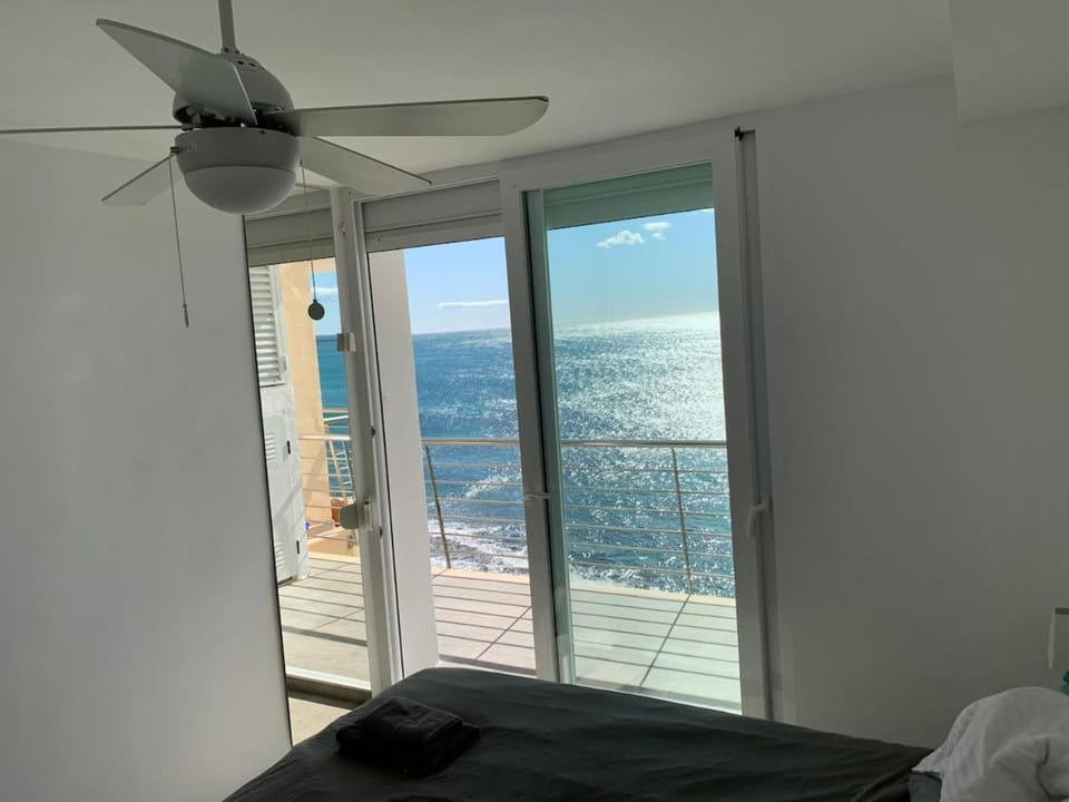 Moraira Sea front, first line, Air Conditioning, heating, First floor, 2 habs 4beds Apartment in Marina Alta