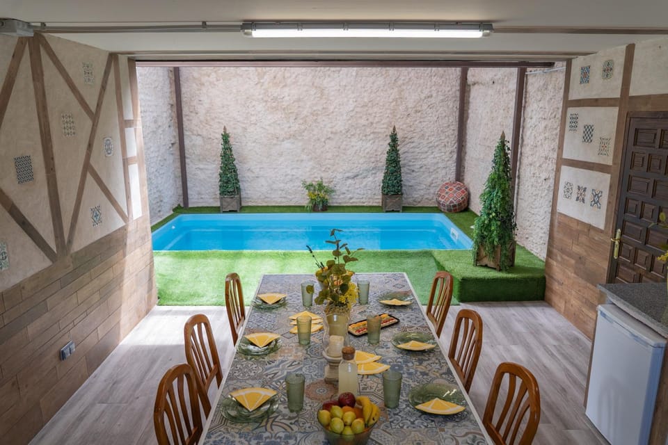 Dining area, Pool view, Swimming pool