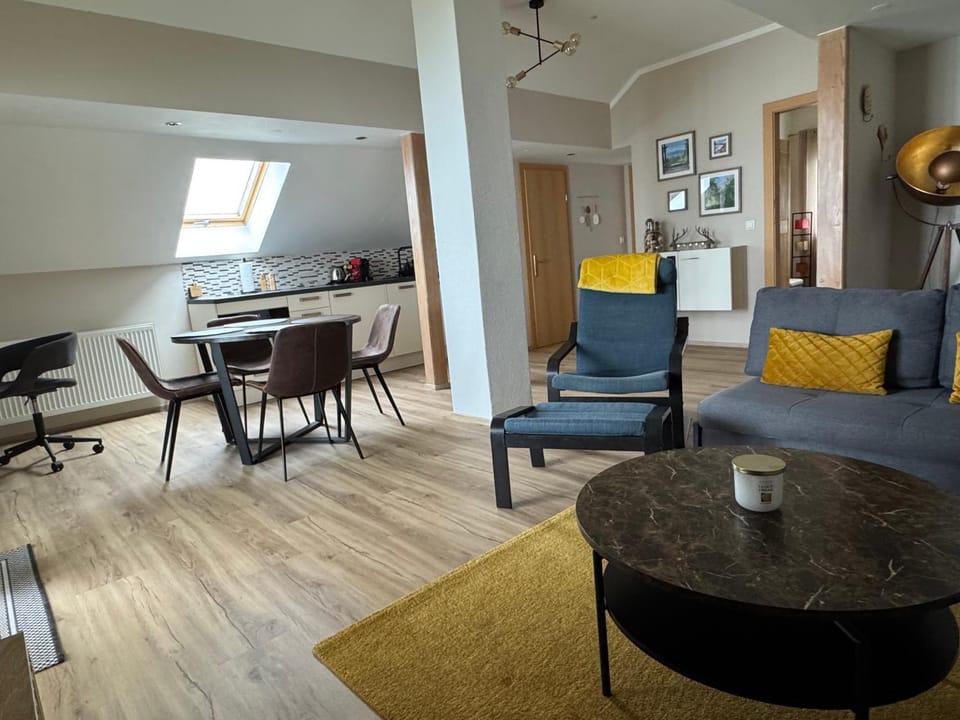 Kitchen or kitchenette, Living room, Seating area, Dining area