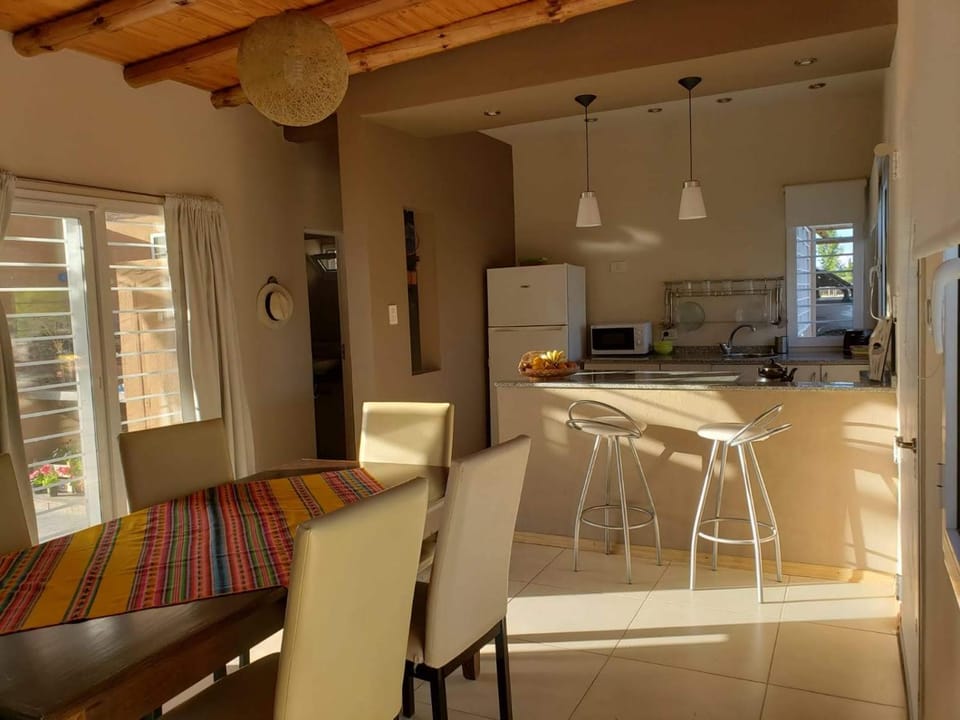Kitchen or kitchenette, Living room, Seating area, Dining area, minibar