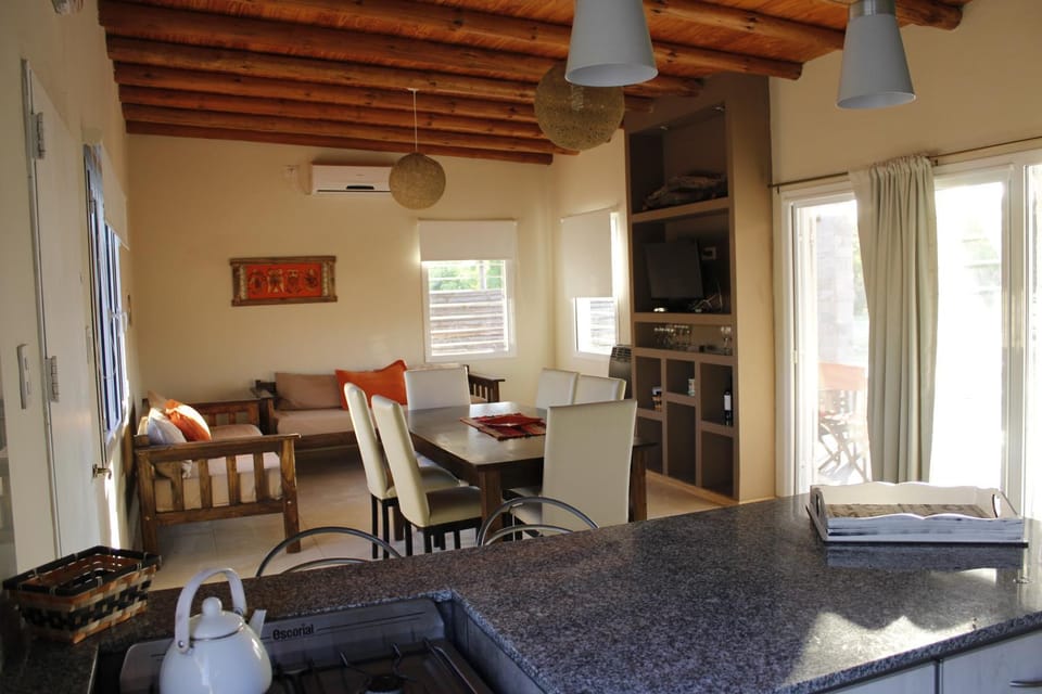 TV and multimedia, Kitchen or kitchenette, Living room, Seating area, Dining area, air conditioner
