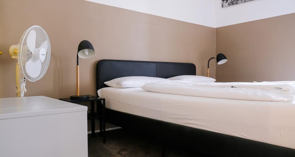 Photo of the whole room, Decorative detail, Bedroom