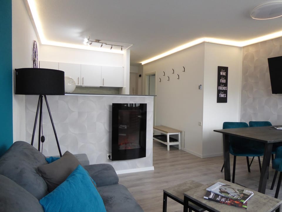 TV and multimedia, Kitchen or kitchenette, Living room, Seating area, Dining area