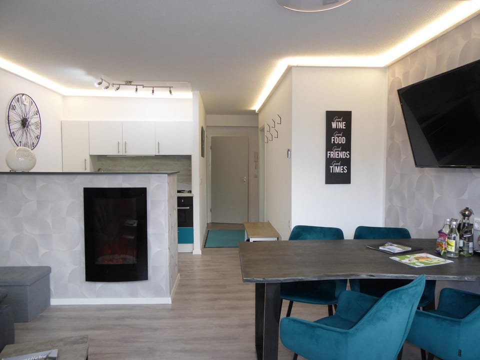 Communal lounge/ TV room, Living room, Seating area