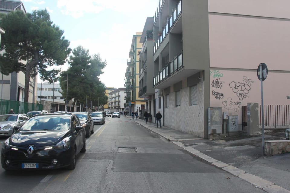 Property building, Nearby landmark, Restaurant/places to eat, Neighbourhood, Fitness centre/facilities, Street view
