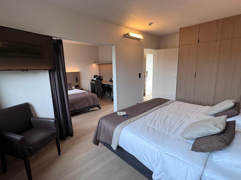 Bedroom, Family