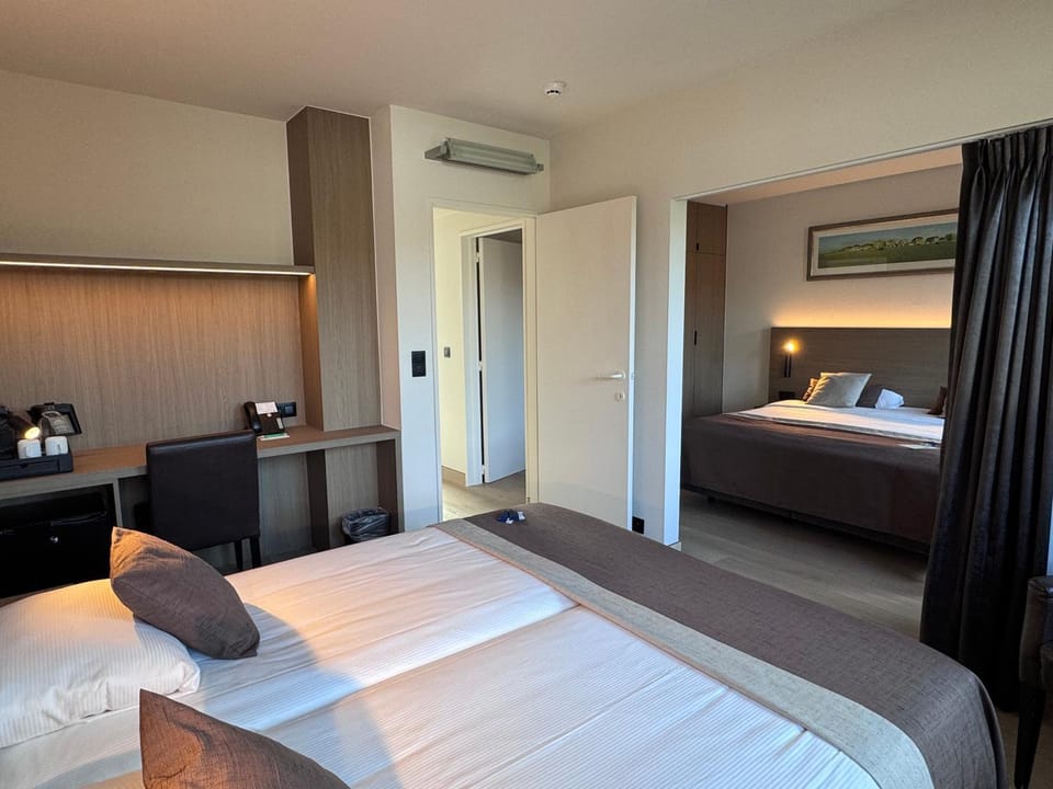 Bedroom, Family