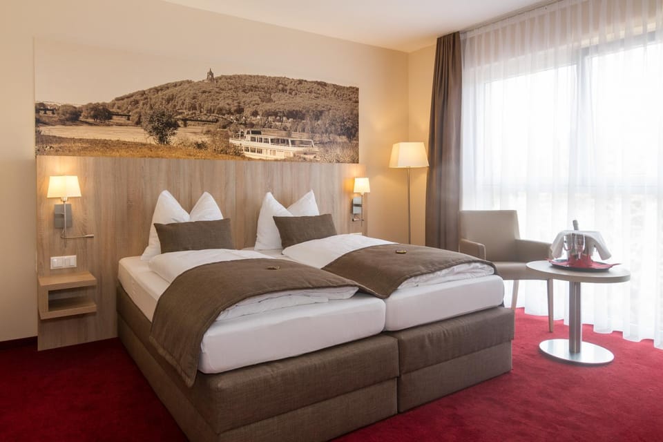 Bed, Photo of the whole room, Decorative detail, Bedroom