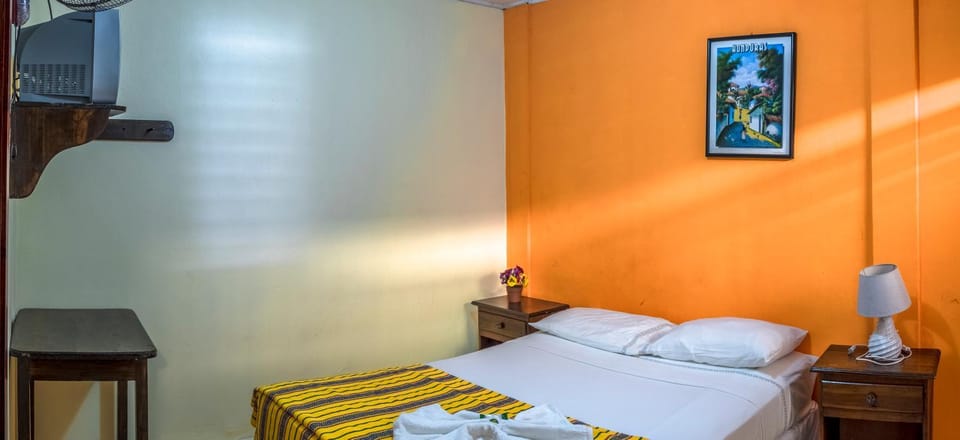 Berakah B&B- Central Park Bed and Breakfast in Honduras