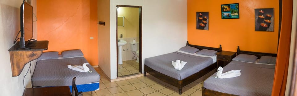 Berakah B&B- Central Park Bed and Breakfast in Honduras