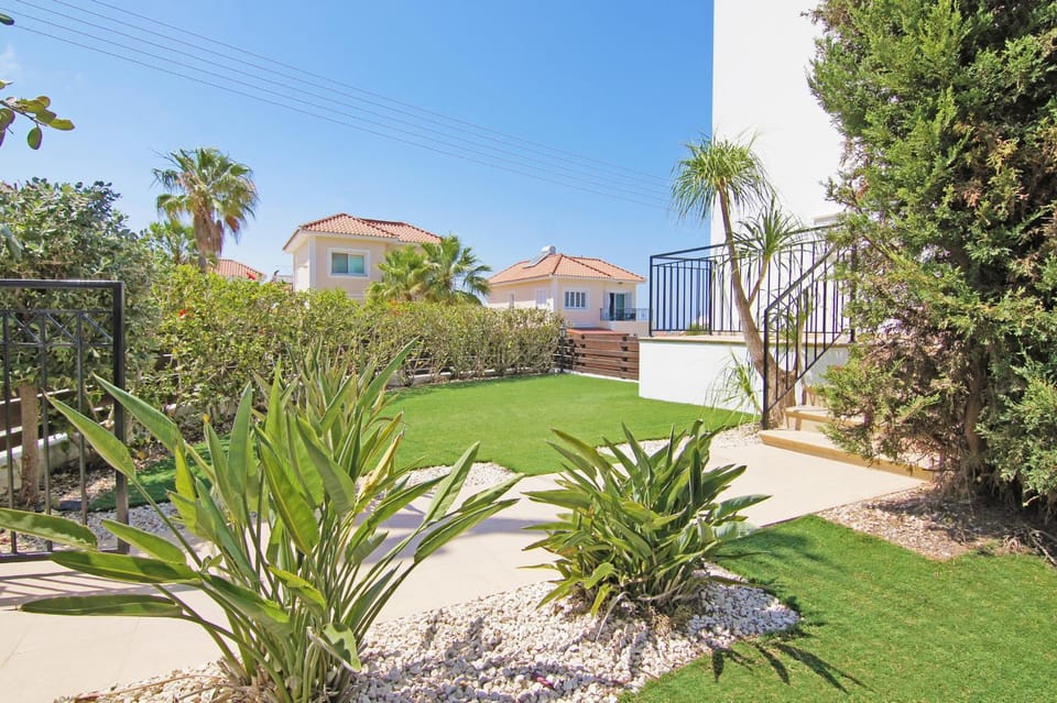 Facade/entrance, Garden