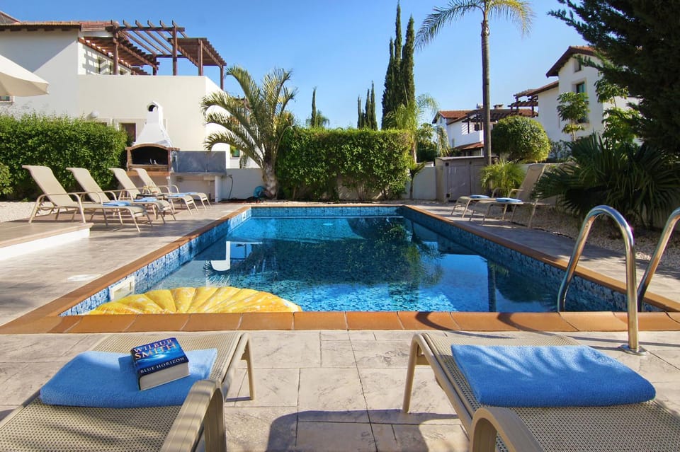 Day, Swimming pool, sunbed