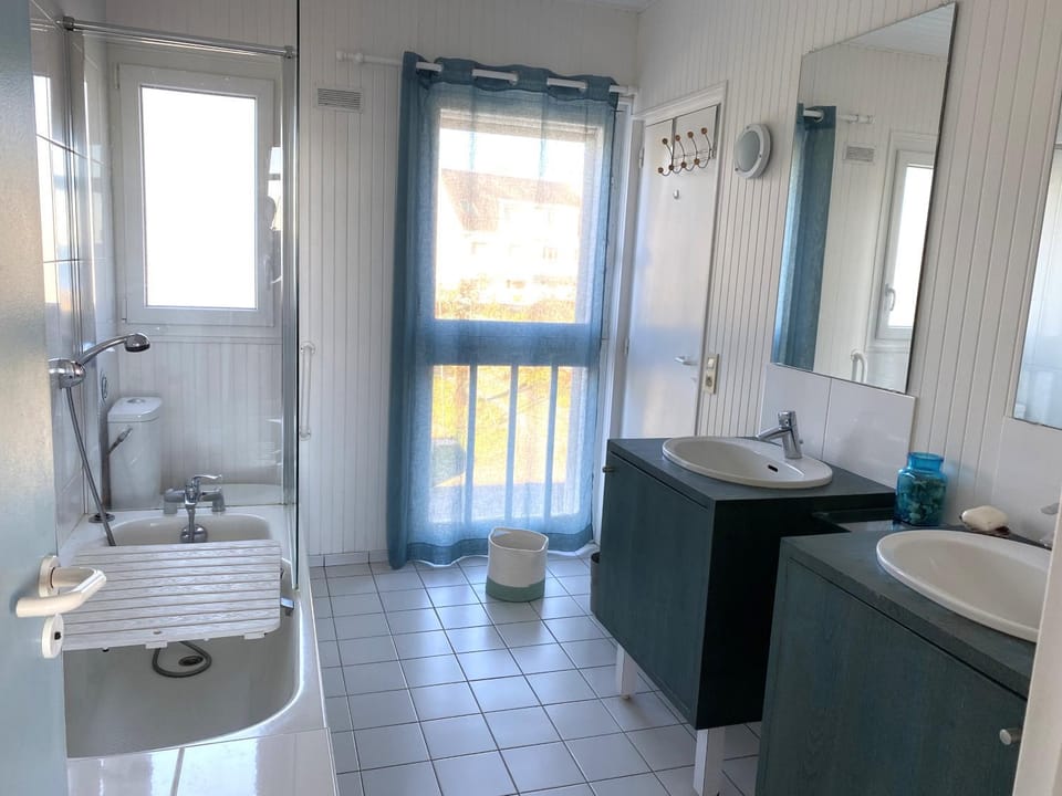 Maison 6 personnes sur la plage - Vue mer exceptionnelle - TARA House in Ploemeur