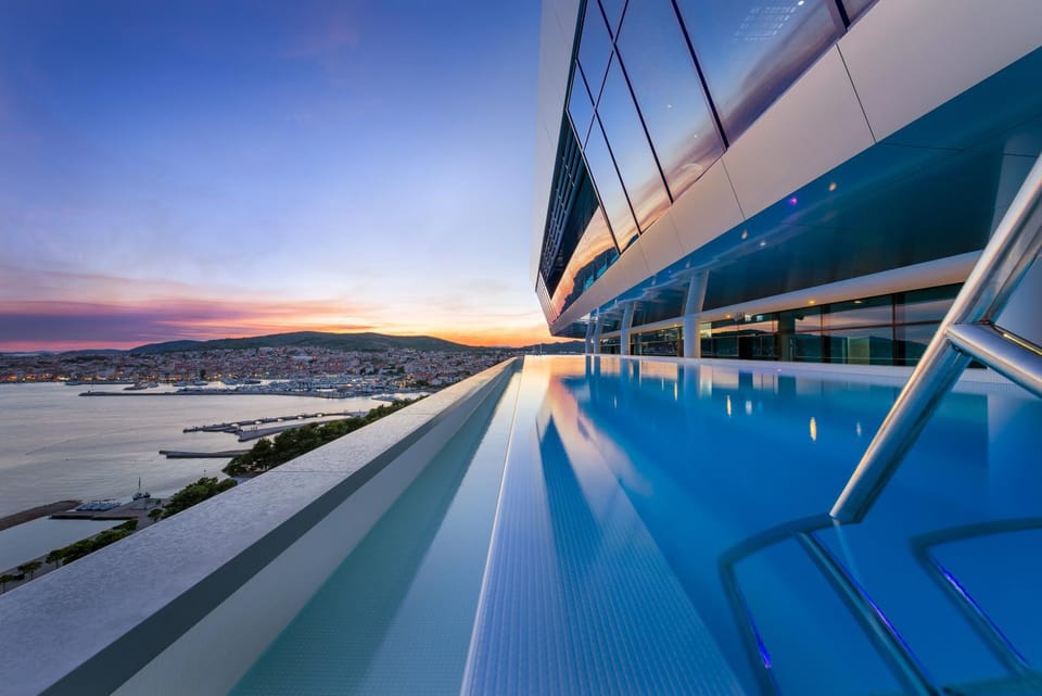 City view, Pool view