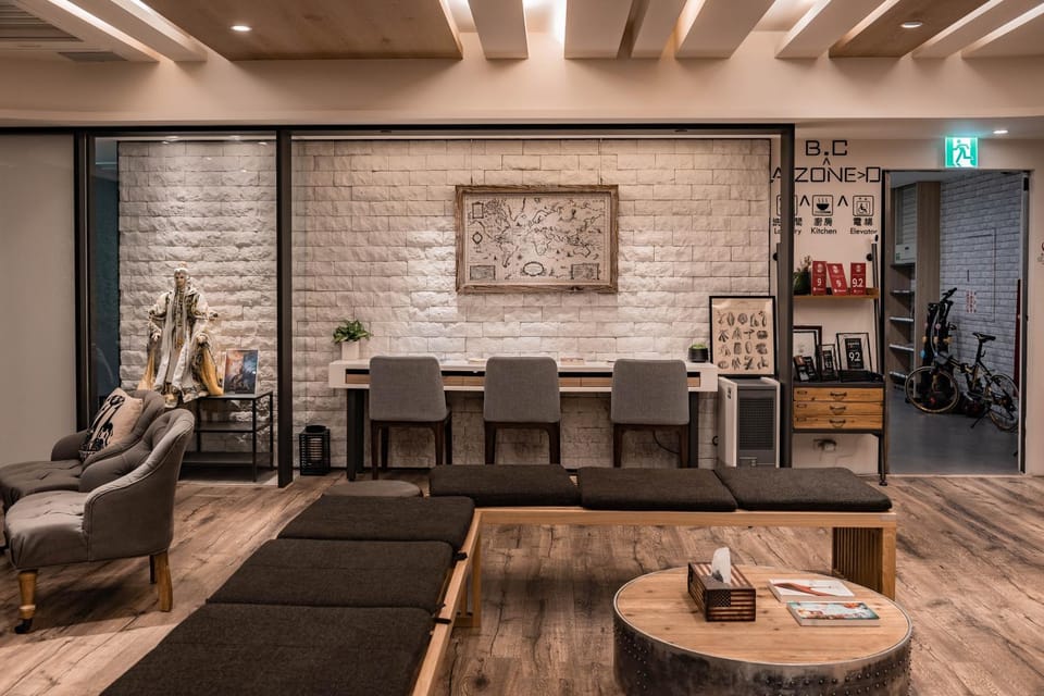 Living room, Seating area