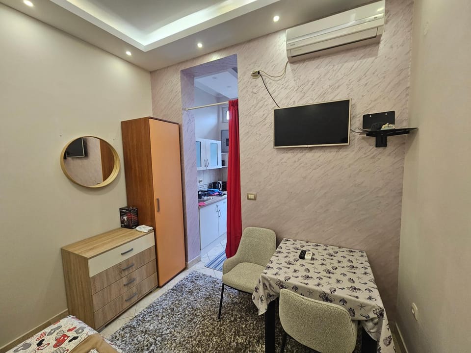 Communal lounge/ TV room, Bed, TV and multimedia, Kitchen or kitchenette, Photo of the whole room, Evening entertainment, Bedroom, minibar, air conditioner