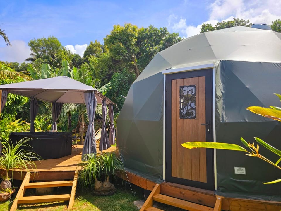 Domaine de l'Anse dome avec spa privé Luxury tent in Réunion