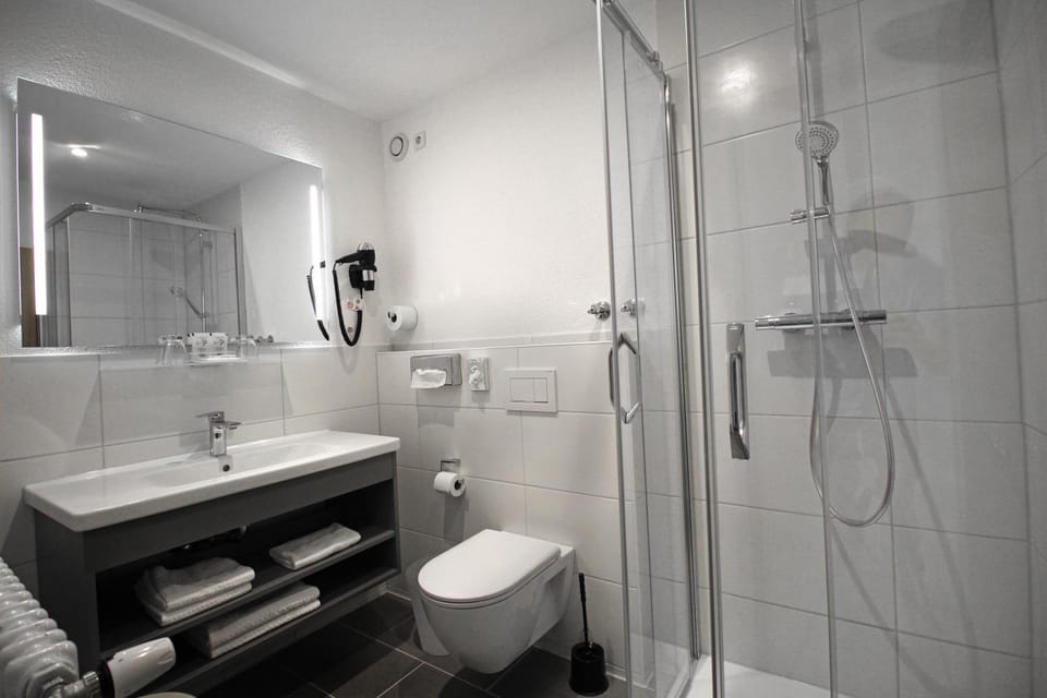 Shower, Toilet, Bathroom