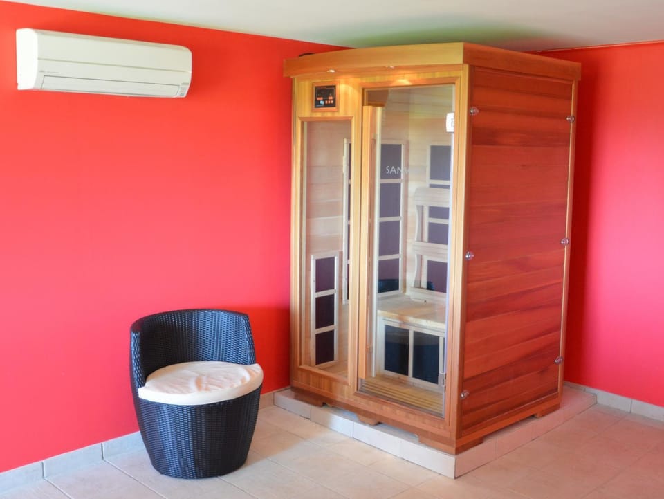 Sauna, Internal: Not applicable to any particular room