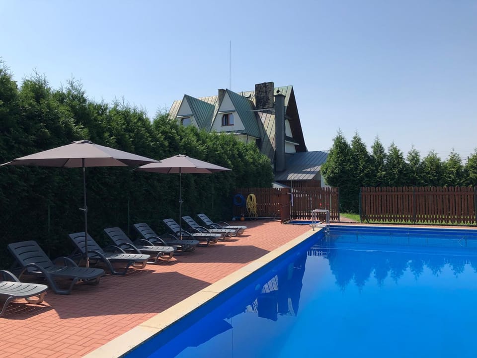 Property building, Day, Pool view, Swimming pool, sunbed
