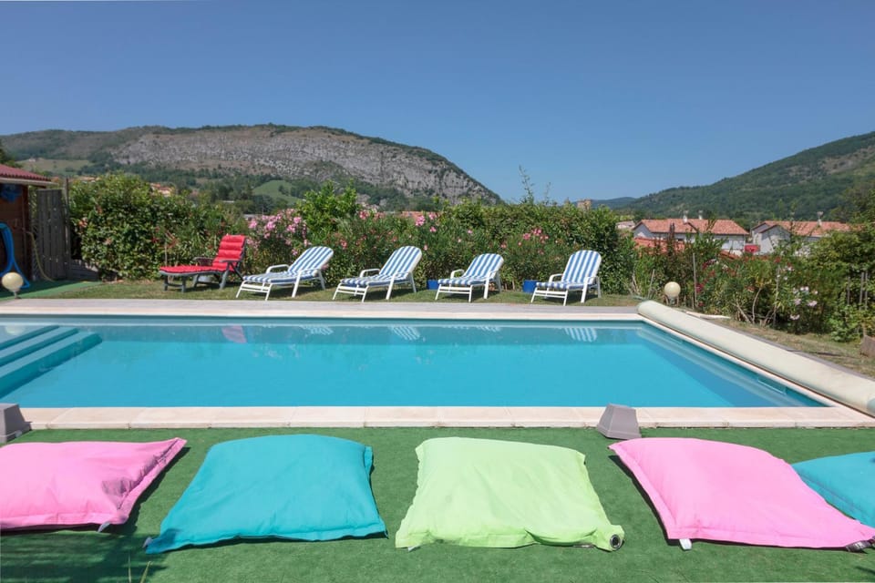 Swimming pool, Swimming pool