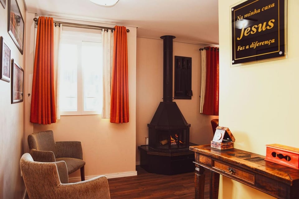 Communal lounge/ TV room, Living room, fireplace