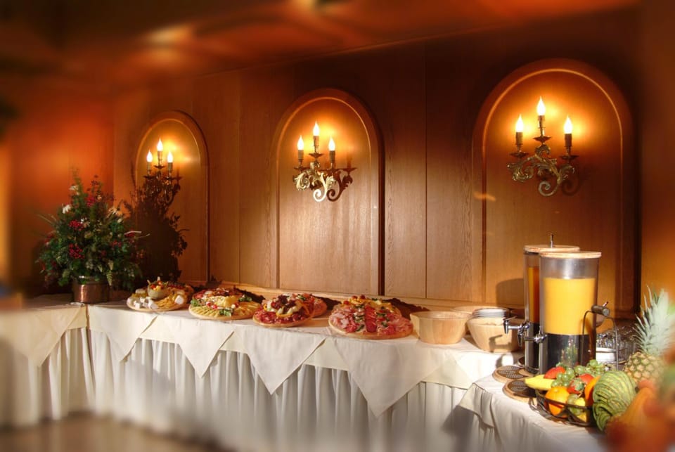 Food and drinks, Buffet breakfast